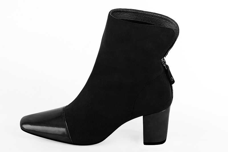 Gloss black women's ankle boots with a zip at the back. Square toe. Medium block heels. Profile view - Florence KOOIJMAN